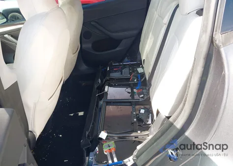 2023 Tesla Model Y Performance Dual Motor All-Wheel Drive z USA, uszkodzony, nr VIN 7SAYGDEF3PF968983